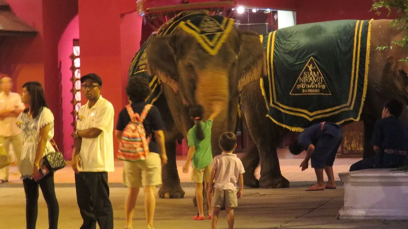 Siam Niramit — Show & Dinner