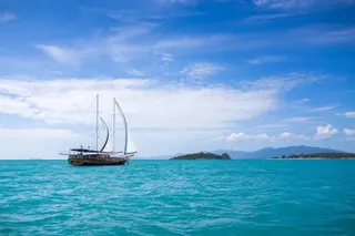 Angthong-Marinepark mit dem Segelboot