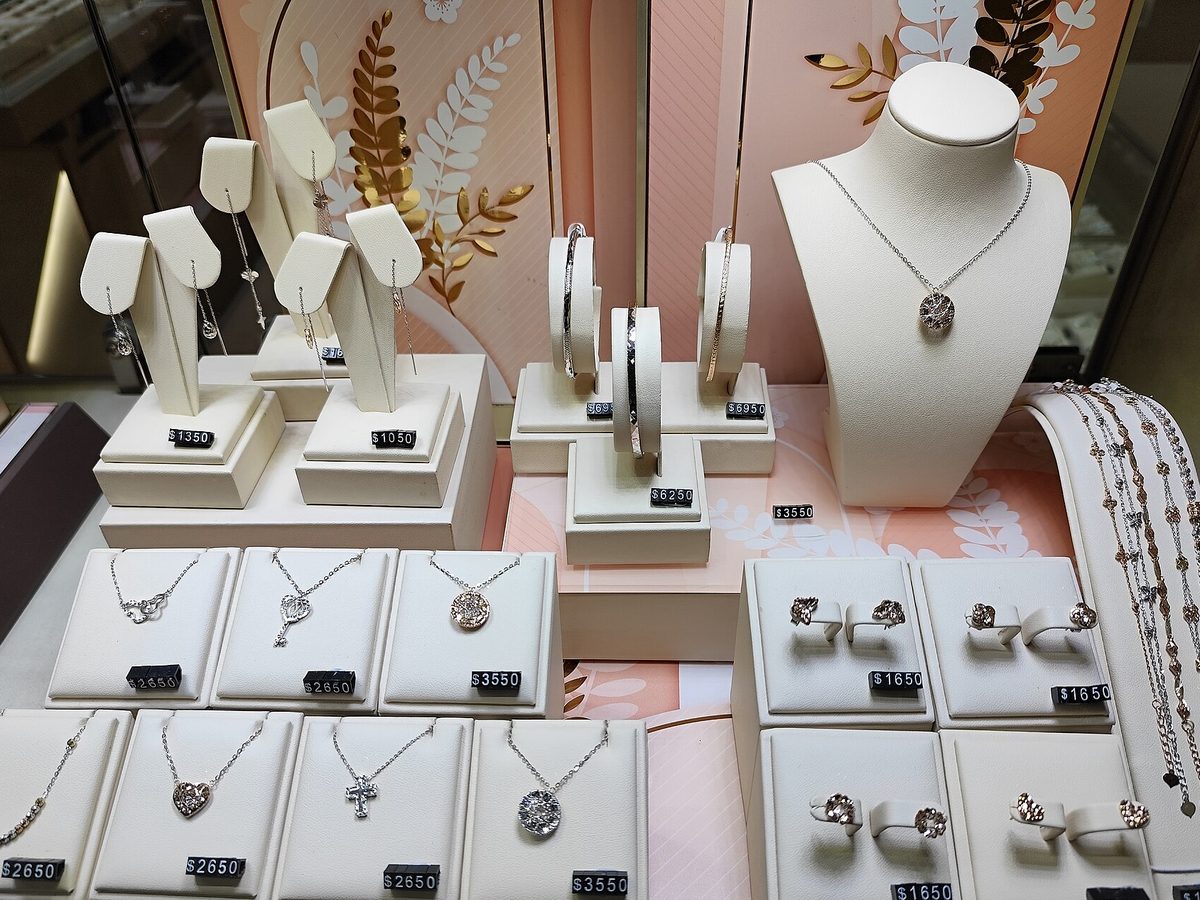 Schmuck, Edelsteine & Perlen